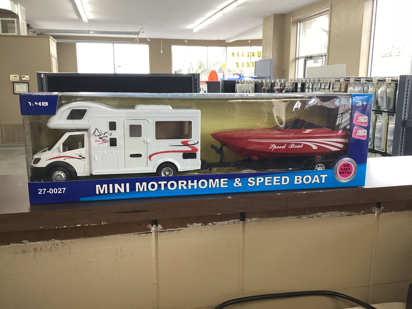 MINI MOTORHOME & SPEED BOAT